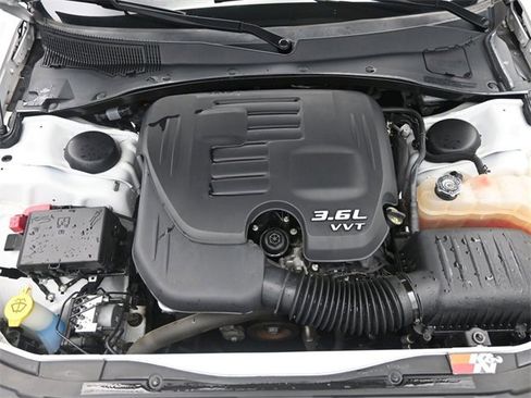 Used 2019 Chrysler 300 S image 22