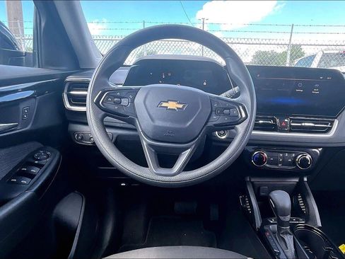 Used 2025 Chevrolet TrailBlazer LT AWD/4WD image 5