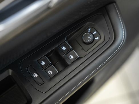 Used 2025 Volkswagen Atlas SEL AWD/4WD image 38