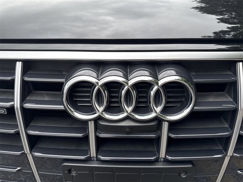 Used 2021 Audi Q5 Prestige w/ Prestige Package image 11