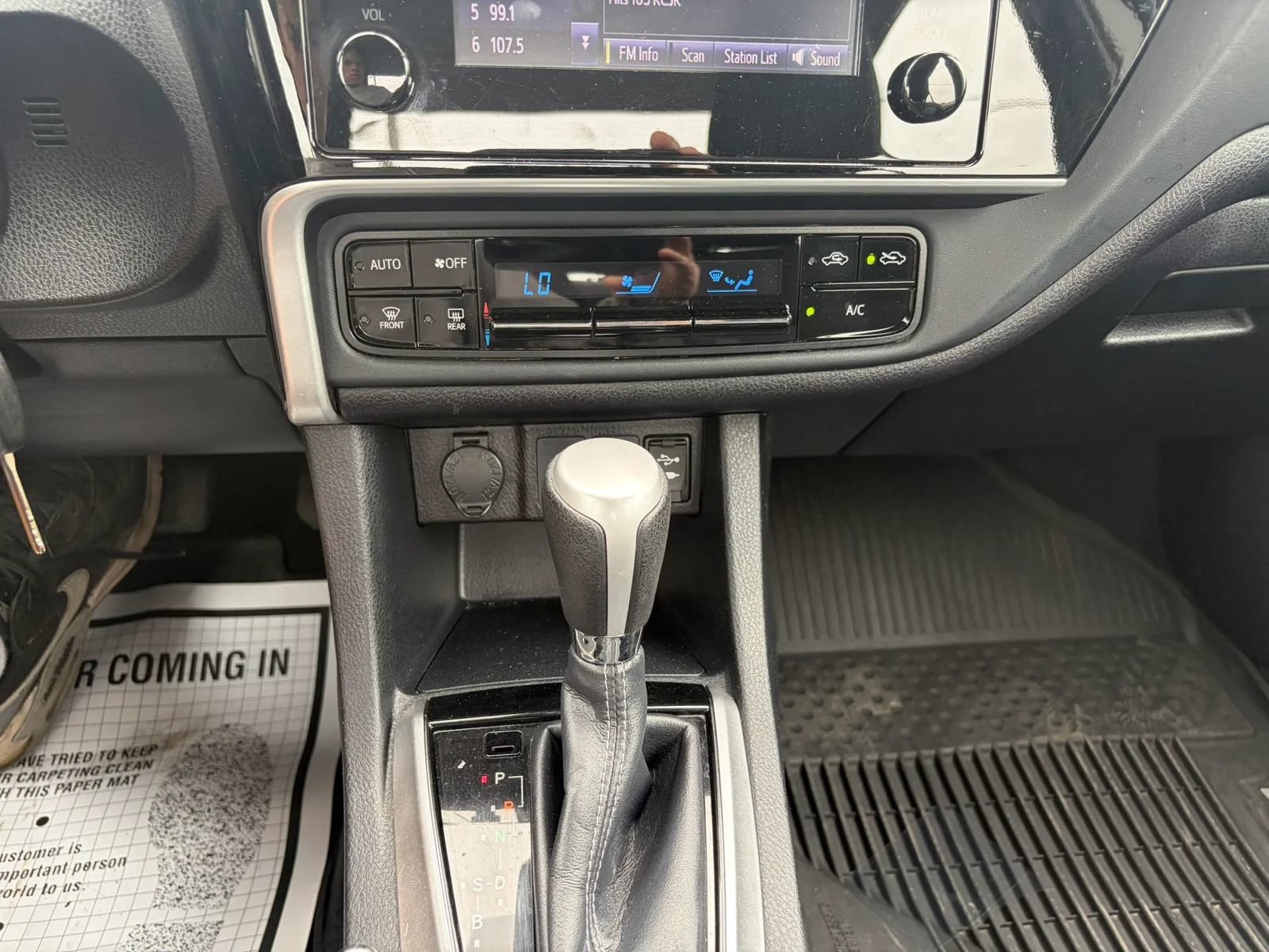 Used 2017 Toyota Corolla LE FWD image 14