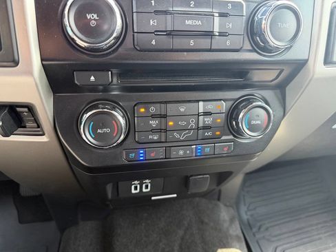 Used 2017 Ford F250 Lariat w/ Lariat Value Package AWD/4WD image 6