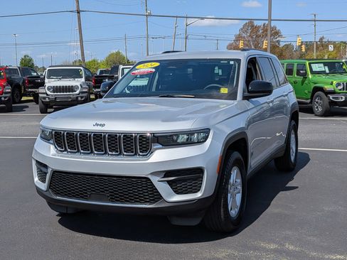 Certified 2024 Jeep Grand Cherokee Laredo image 7