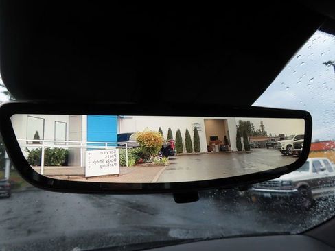 Used 2021 Cadillac Escalade Premium Luxury image 32