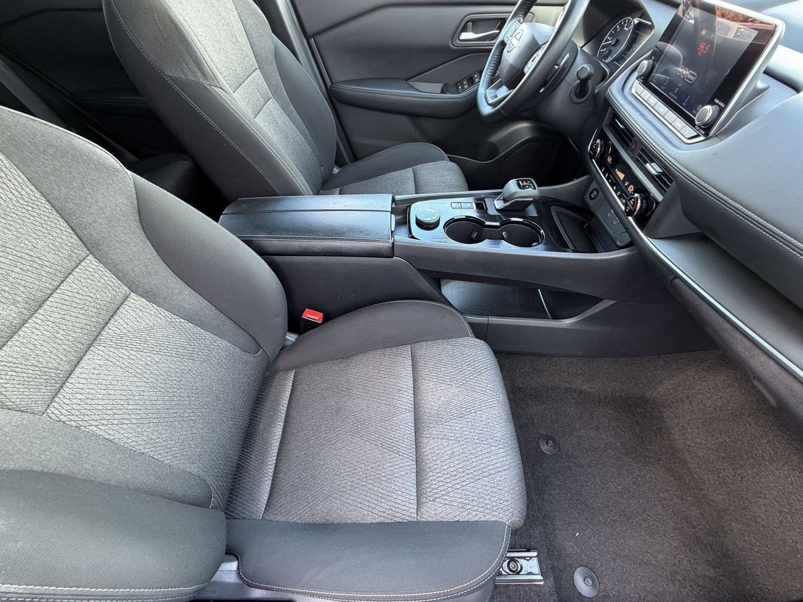 Used 2025 Nissan Rogue SV AWD/4WD image 27