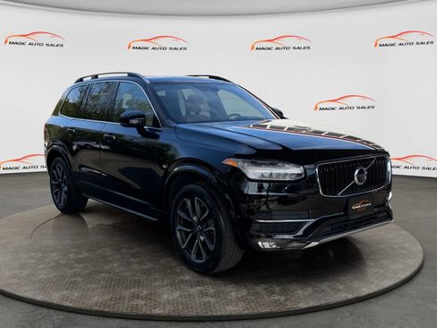 Used 2018 Volvo XC90 T5 Momentum w/ Convenience Package AWD/4WD image 5