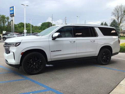 Used 2024 Chevrolet Suburban Premier AWD/4WD image 12