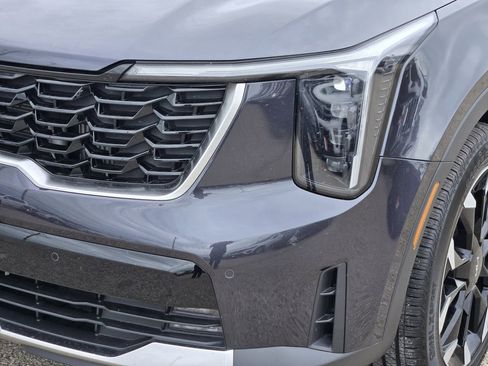 Certified 2025 Kia Sorento EX image 7
