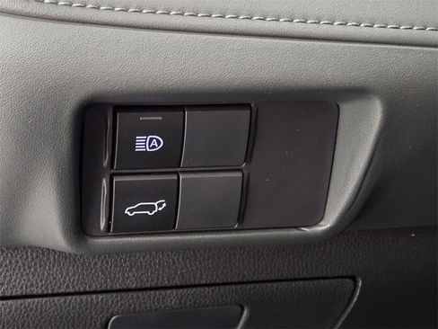 Used 2022 Toyota Highlander LE image 25