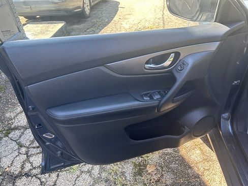 Used 2016 Nissan Rogue S AWD/4WD image 32