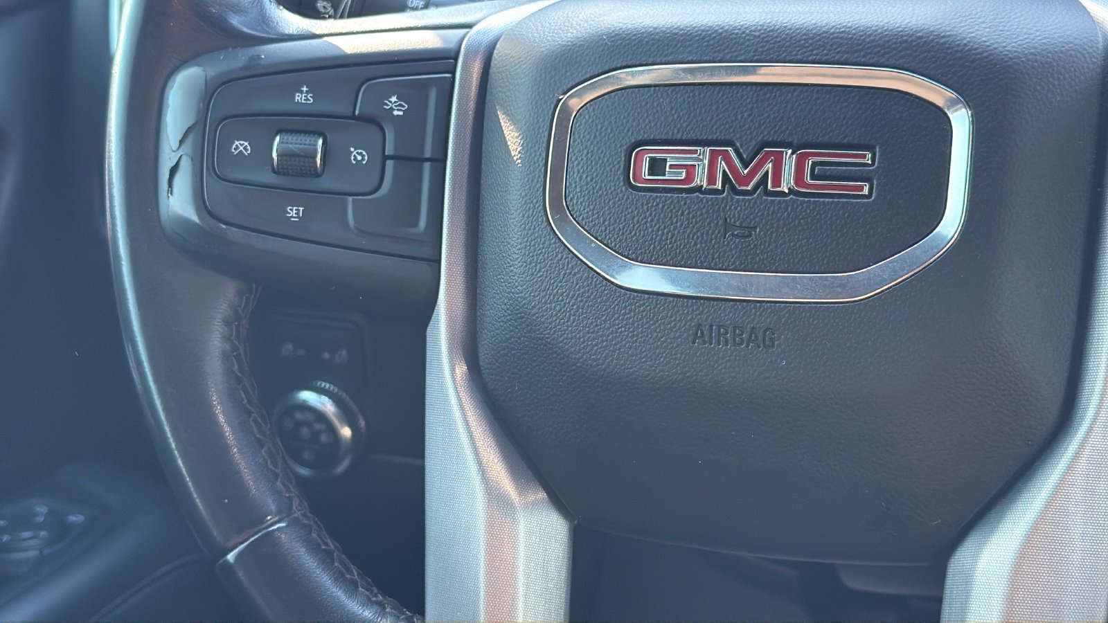 Used 2023 GMC Yukon XL SLE RWD image 13