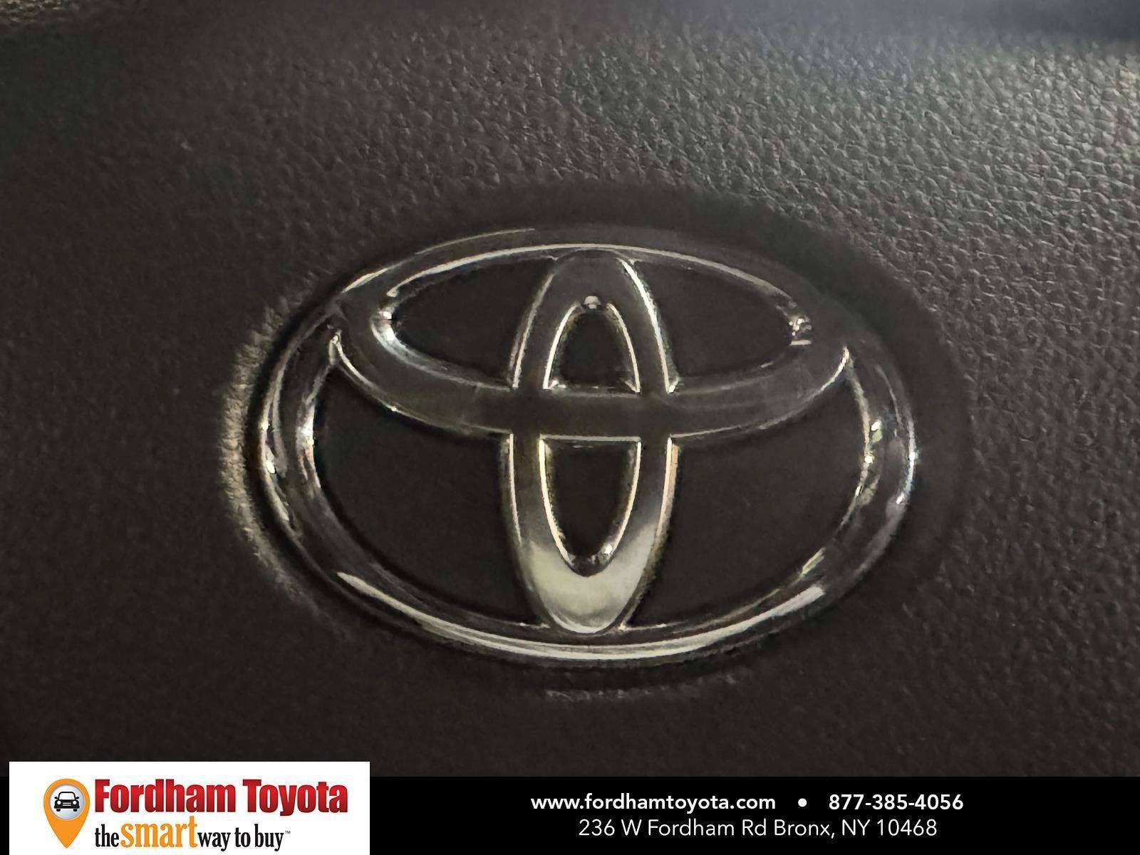 Used 2023 Toyota Highlander LE AWD/4WD image 32