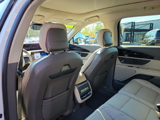 Used 2025 Lincoln Nautilus Reserve AWD/4WD image 24