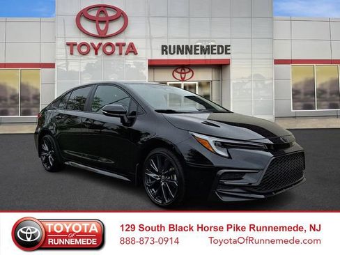 Certified 2025 Toyota Corolla SE w/ SE Premium Package FWD image 1