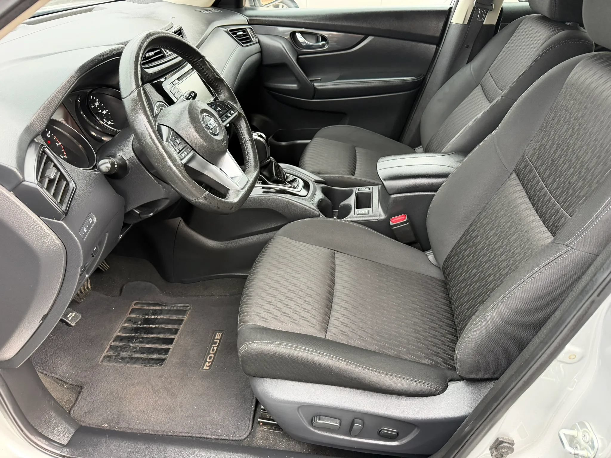 Used 2019 Nissan Rogue SV FWD image 9