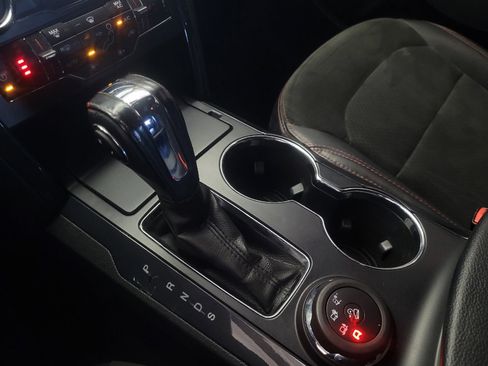 Used 2018 Ford Explorer XLT w/ Equipment Group 202A image 26