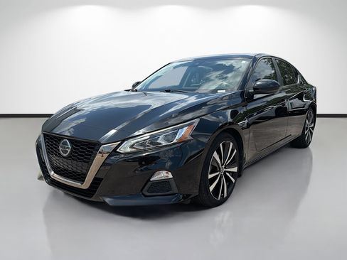 Used 2020 Nissan Altima 2.5 SR w/ Premium Package FWD image 7