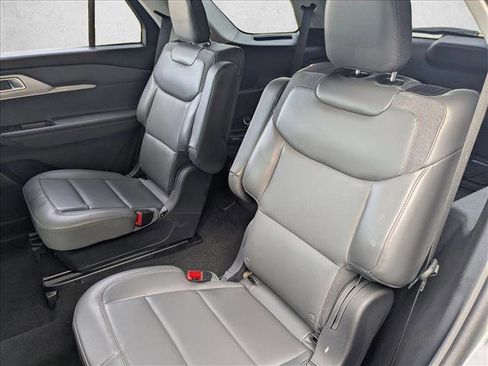 Used 2025 Ford Explorer Active w/ Active Comfort Package image 16