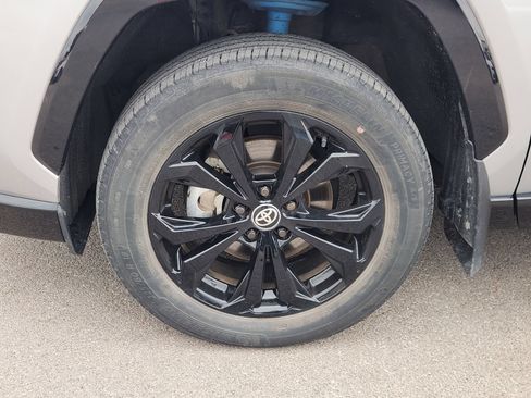 Used 2023 Toyota RAV4 XSE AWD/4WD image 15