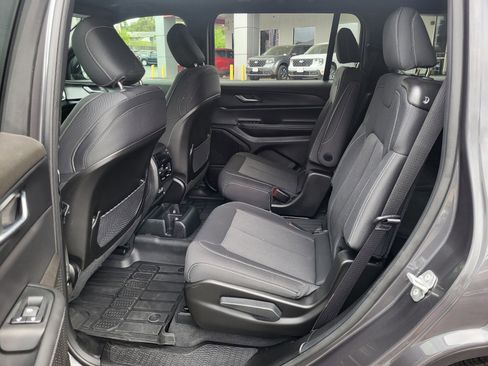 Used 2025 Jeep Grand Cherokee L Laredo w/ Luxury Tech Group I RWD image 16