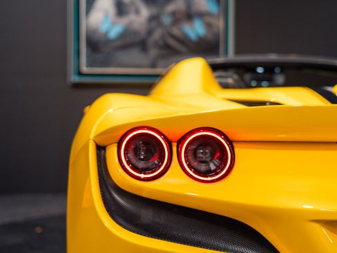 Used 2021 Ferrari F8 Tributo RWD image 36