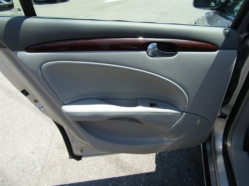 Used 2006 Buick Lucerne CXL w/ Luxury Package FWD image 20