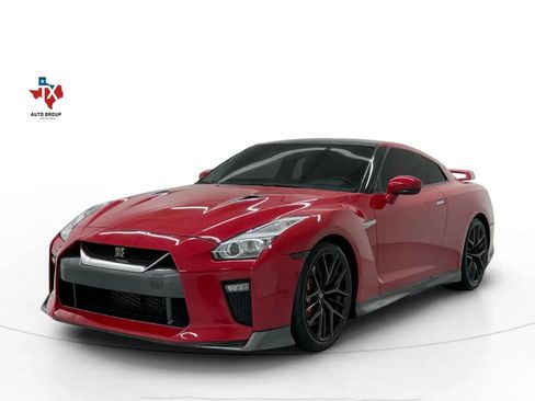 Used 2019 Nissan GT-R Premium w/ Premium Interior Package image 4