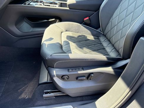 Used 2025 Volkswagen Atlas SEL Premium R-Line image 18