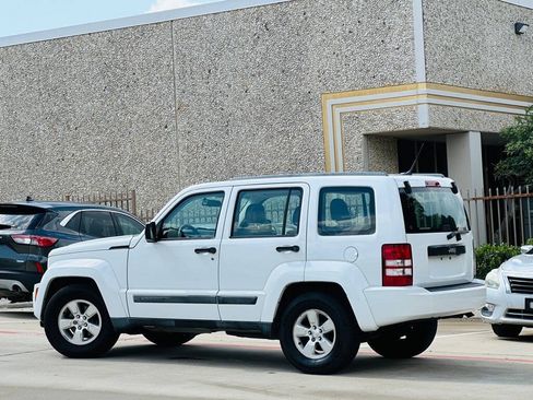 Used 2011 Jeep Liberty Sport RWD image 7