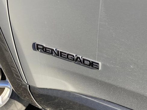 Used 2020 Jeep Renegade Latitude w/ Cold Weather Group image 10