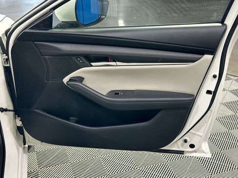 Used 2021 MAZDA MAZDA3 s image 37