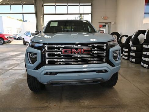 Used 2025 GMC Canyon Denali image 3