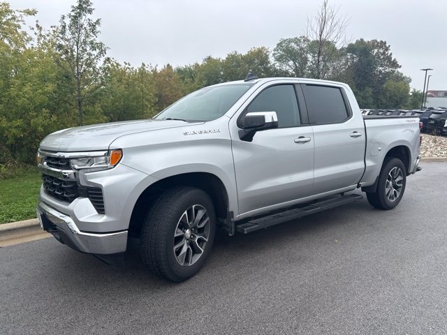Used 2022 Chevrolet Silverado 1500 LT AWD/4WD image 1