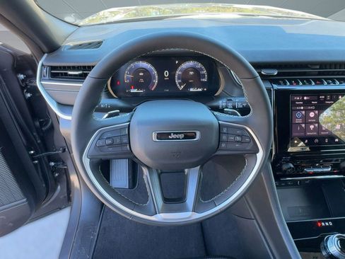 New 2025 Jeep Grand Cherokee Altitude image 4