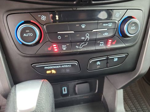 Used 2017 Ford Escape SE w/ Equipment Group 201A image 21