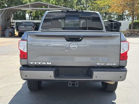 Used 2024 Nissan Titan SV AWD/4WD image 12