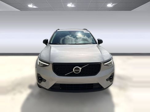 Certified 2023 Volvo XC40 B4 Plus w/ Protection Package Premier FWD image 6