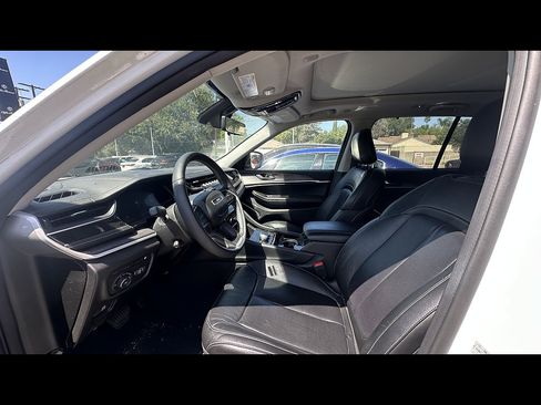 Used 2022 Jeep Grand Cherokee Limited 4xe w/ Luxury Tech Group II AWD/4WD image 5