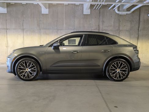 New 2026 Porsche Macan 4 Electric AWD/4WD image 2