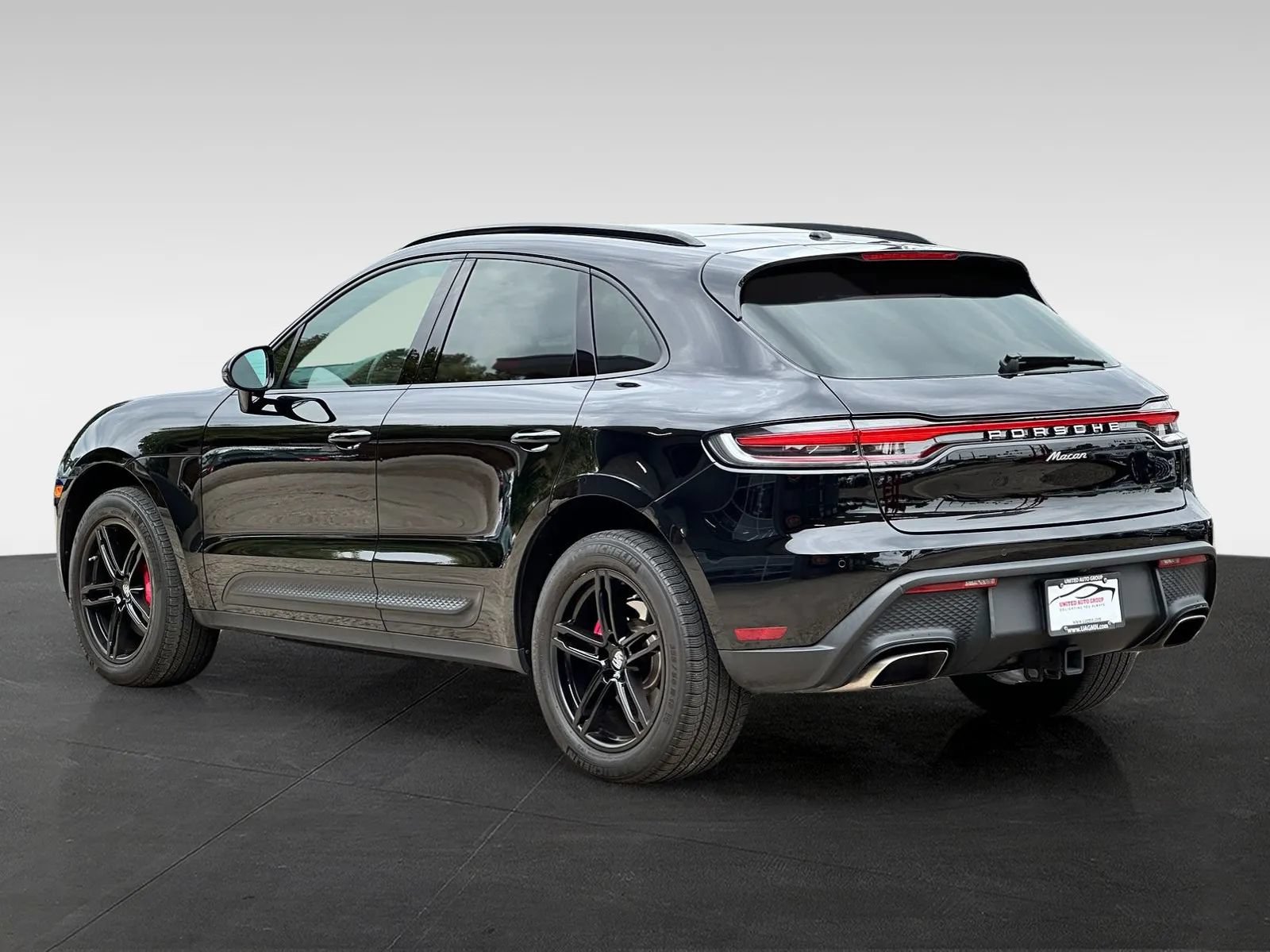 Used 2022 Porsche Macan AWD/4WD image 5