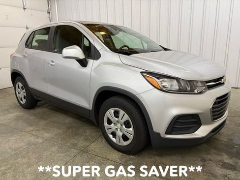 Used 2017 Chevrolet Trax LS FWD image 1