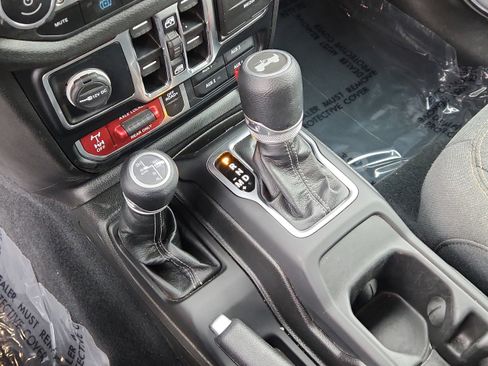 Used 2024 Jeep Wrangler Willys image 25