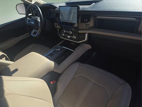 Used 2024 Ford Expedition Limited image 12