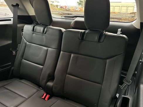 Used 2025 Ford Explorer Active w/ Active Comfort Package image 15