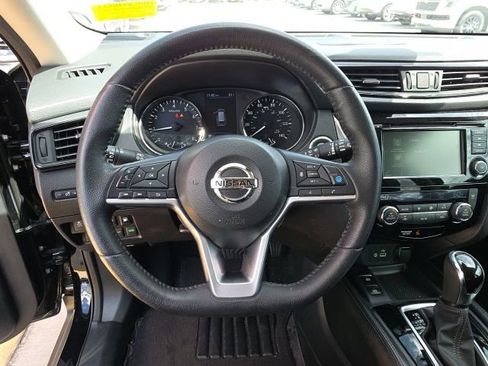Used 2019 Nissan Rogue SL w/ Premium Package image 16