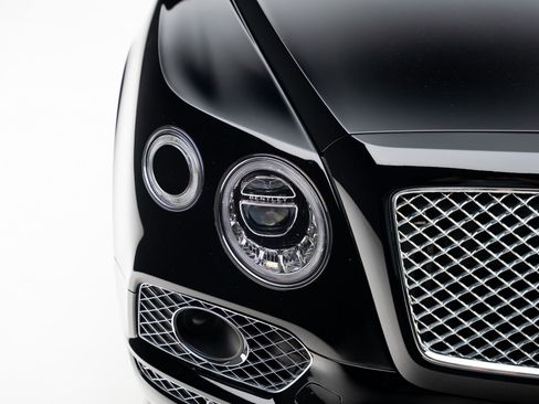 Used 2018 Bentley Bentayga AWD/4WD image 12