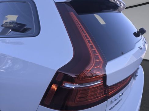 Certified 2025 Volvo V60 B5 Cross Country Plus AWD/4WD image 36