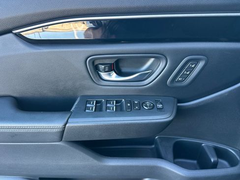 Used 2025 Honda Pilot EX-L image 10