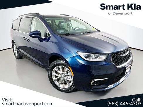 Used 2022 Chrysler Pacifica Touring-L AWD/4WD image 1