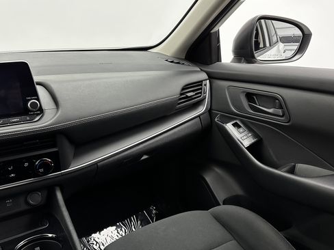 Used 2024 Nissan Rogue S image 29